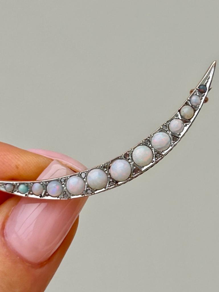 Opal and Diamond Crescent Brooch in 9ct Gold - Image 4 of 8