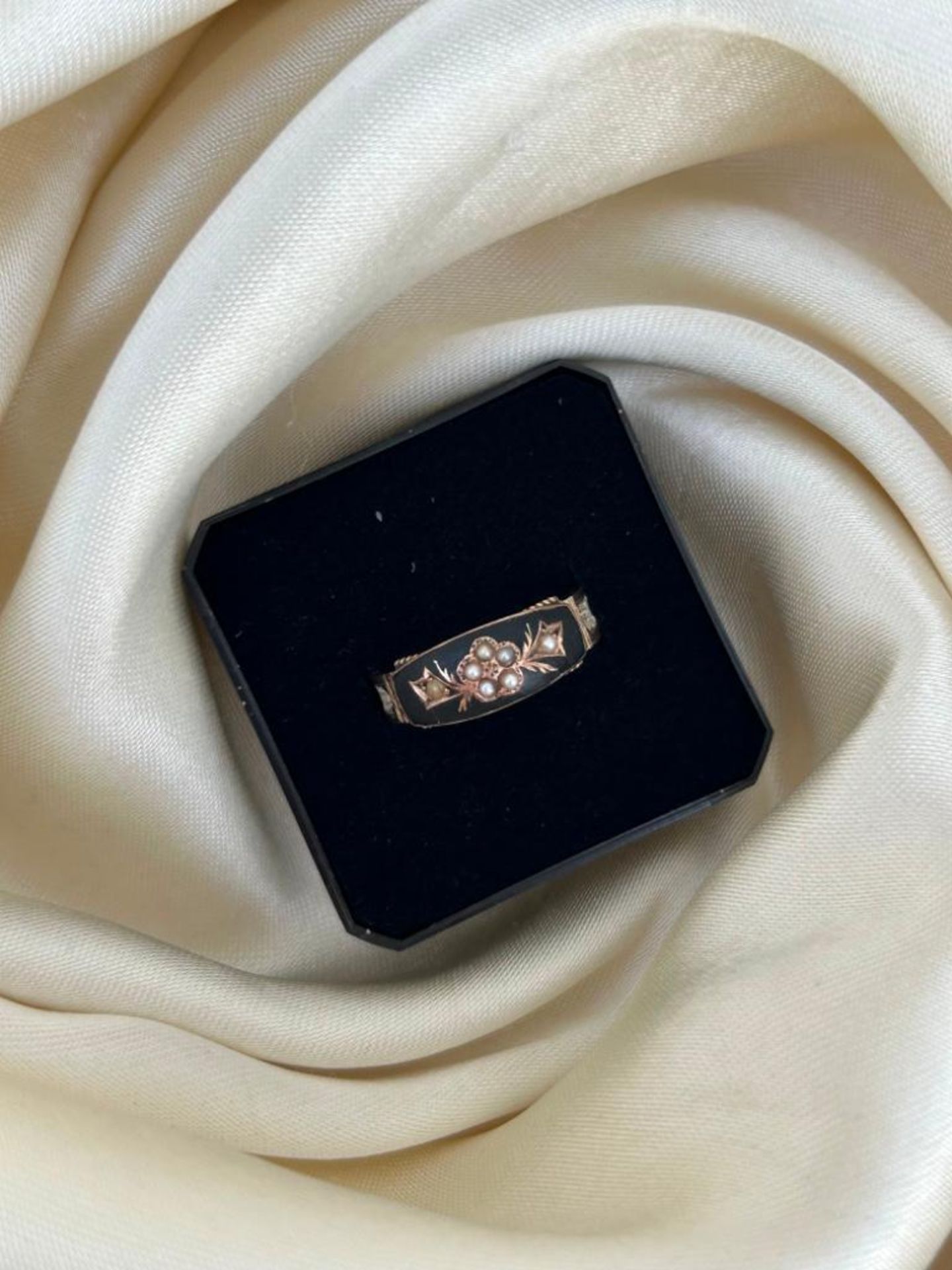 Antique 9ct Gold Black Enamel and Pearl Ring - Image 6 of 8