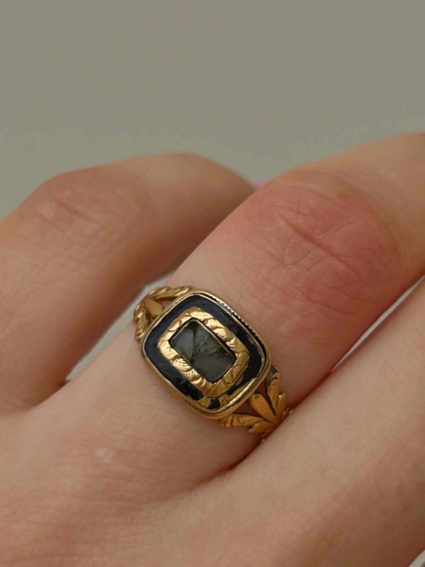 Antique c1827 18ct Yellow Gold Enamel Mourning Band Ring - Image 7 of 7