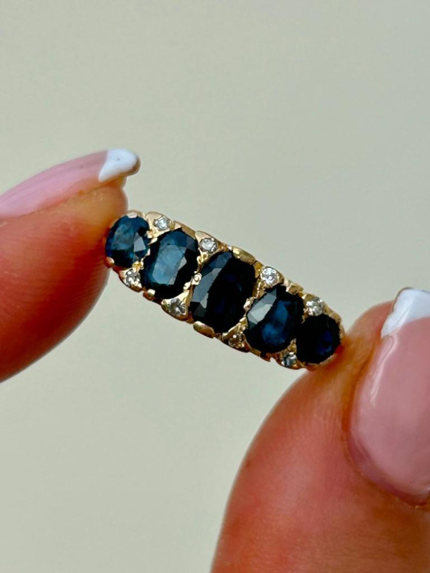 Vintage Chunky Sapphire 5 Stone Ring with Diamond Points in Yellow Gold