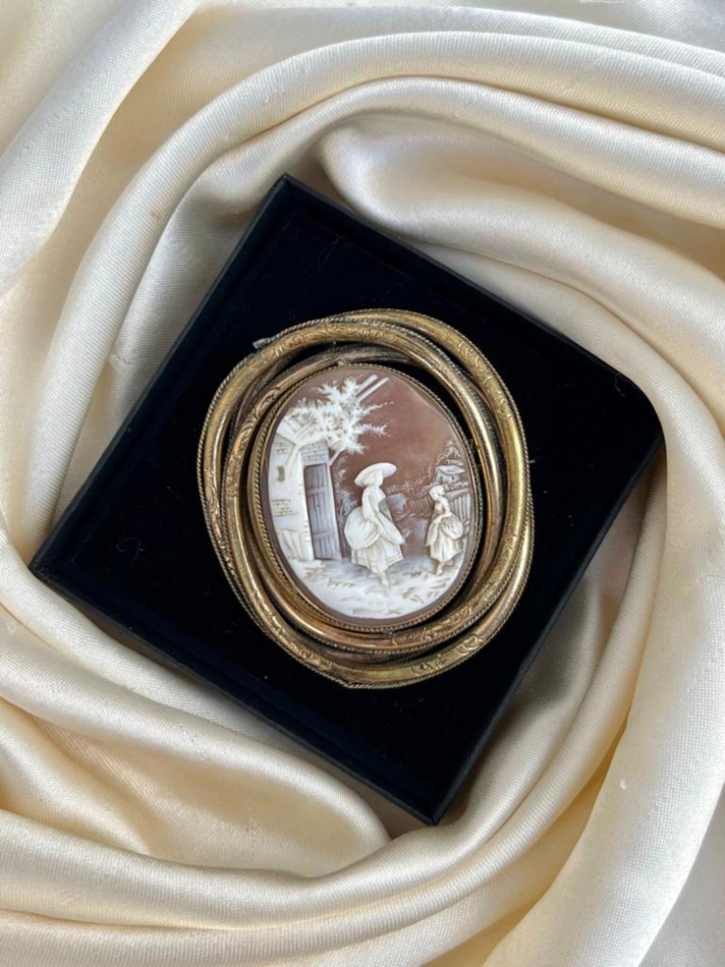 Large Antique Spinning Cameo Brooch - Image 3 of 4