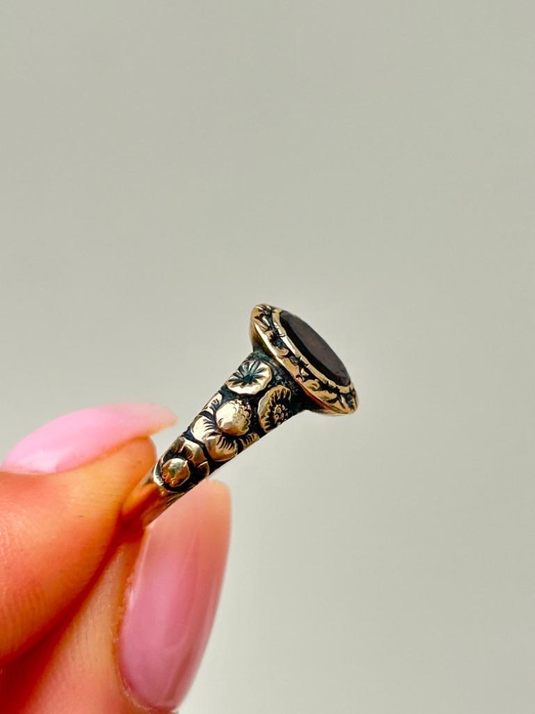 Georgian Era Flat Cut Garnet Gold Ring - Image 4 of 8