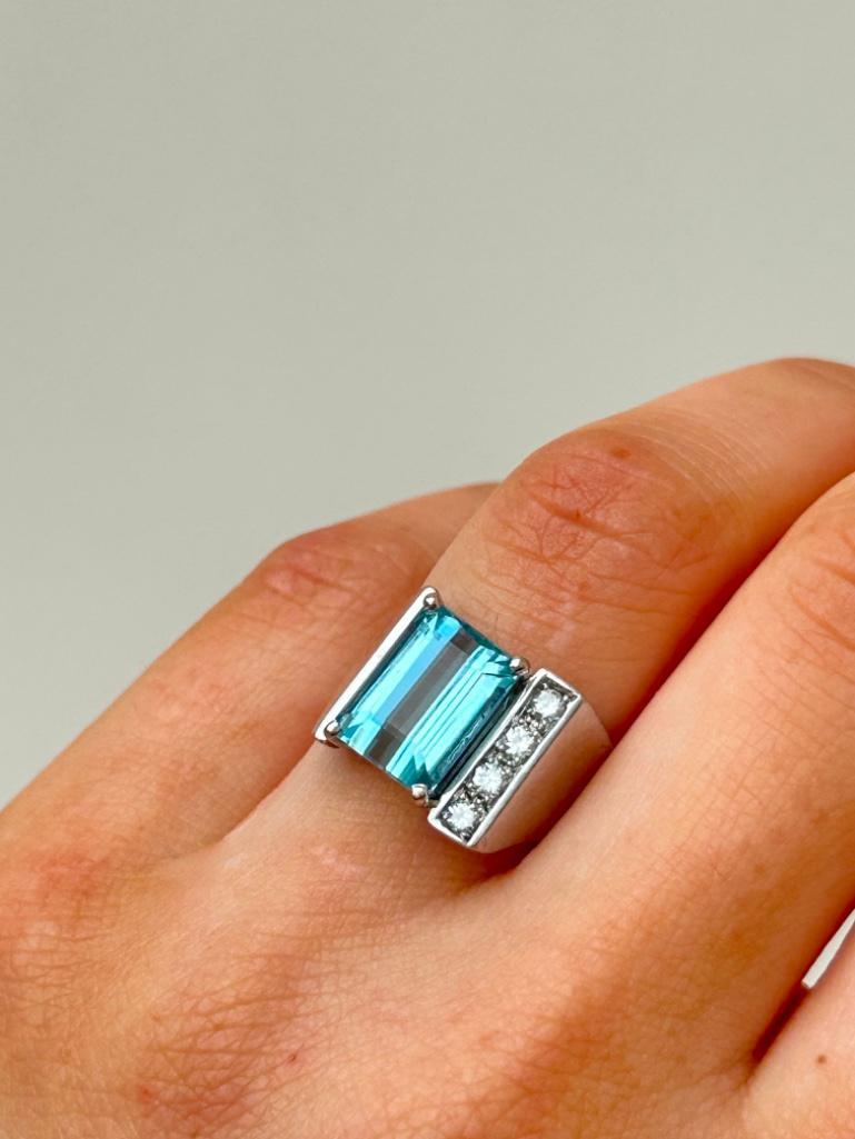 Amazing Modernistic Aquamarine and Diamond Ring in Chunky White Gold - Image 5 of 12