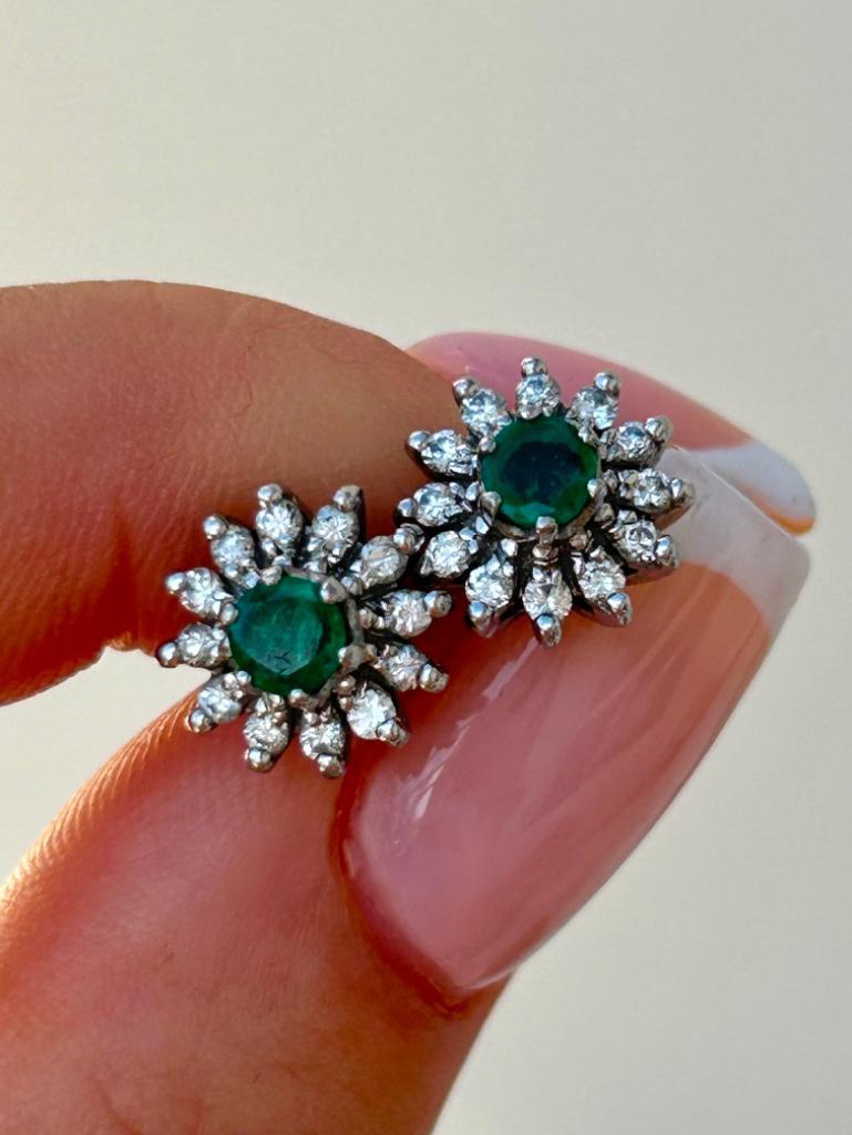 Outstanding 18ct White Gold Emerald and Diamond Flower Large Cluster Earrings - Image 5 of 7