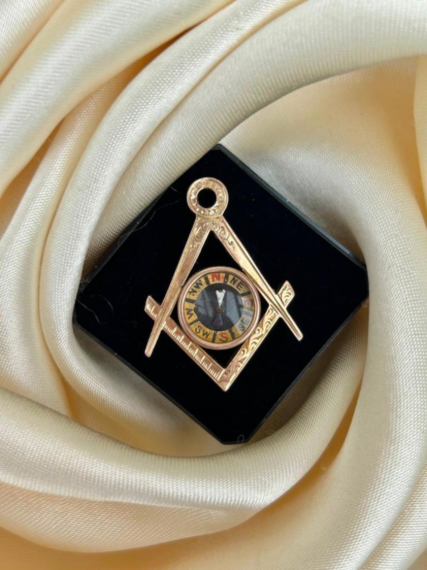 Antique Gold Masonic Compass Charm / Pendant - Image 3 of 3