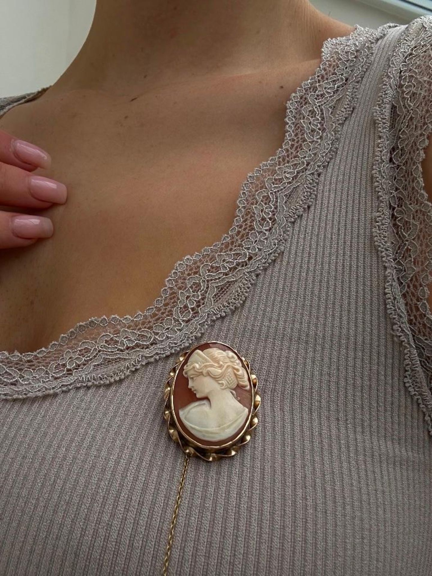Gold Cameo Brooch - Image 2 of 4