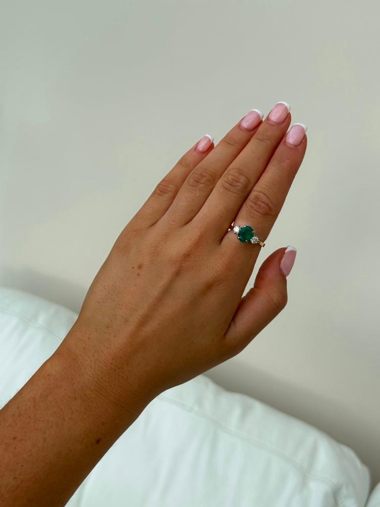 18ct Gold Emerald and Diamond Ring - Image 3 of 7