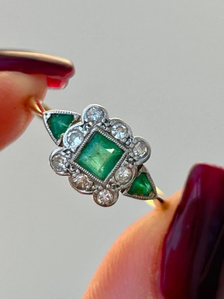 Art Deco Era Emerald and Diamond Ring in 18ct Yellow Gold - Image 5 of 9