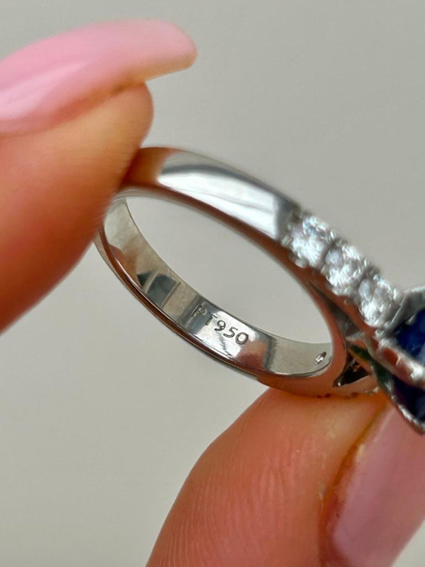 Wonderful Heavy Platinum Sapphire Ring with Diamond Shoulders - Image 6 of 7