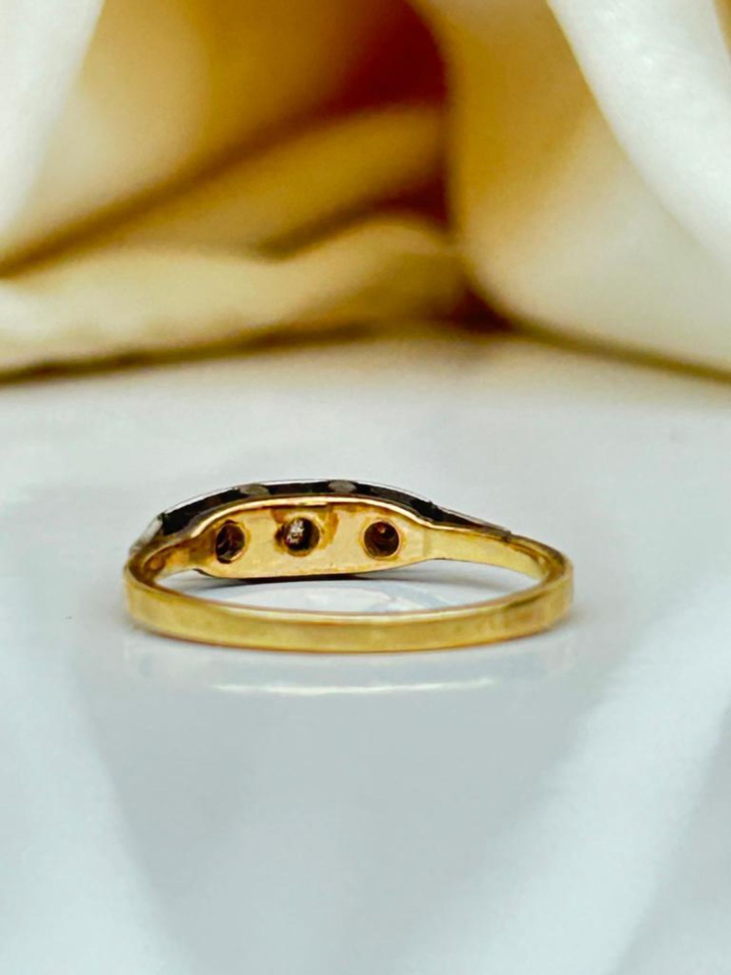 Antique 18ct Yellow Gold Diamond 3 Stone Ring - Image 7 of 7