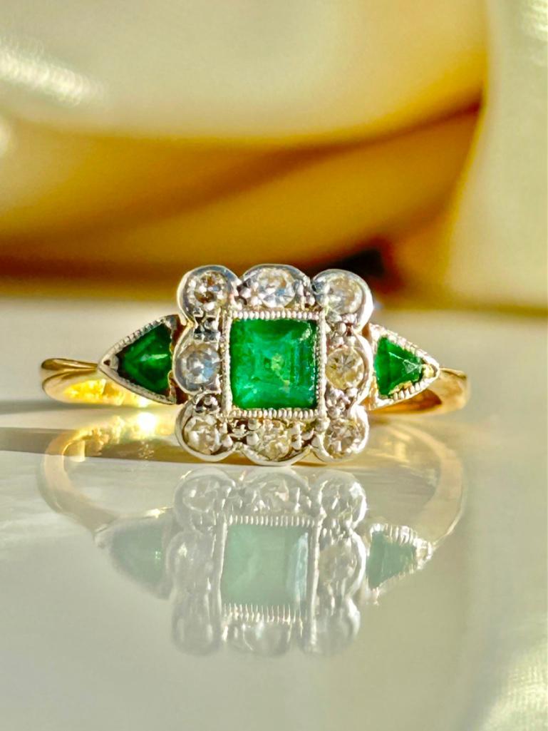 Art Deco Era Emerald and Diamond Ring in 18ct Yellow Gold - Image 2 of 9