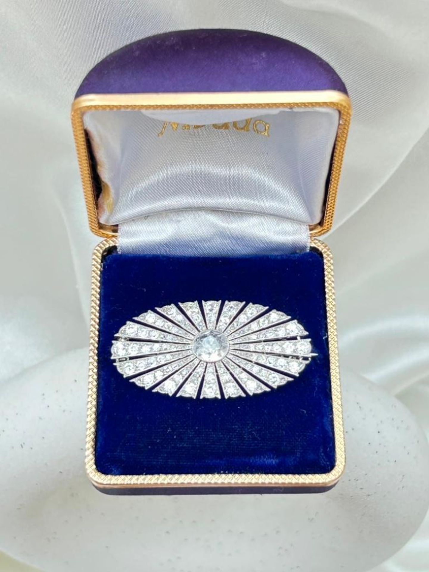 Large 5.9Carats Art Deco Era Diamond Platinum Brooch in Antique Box - Image 6 of 7
