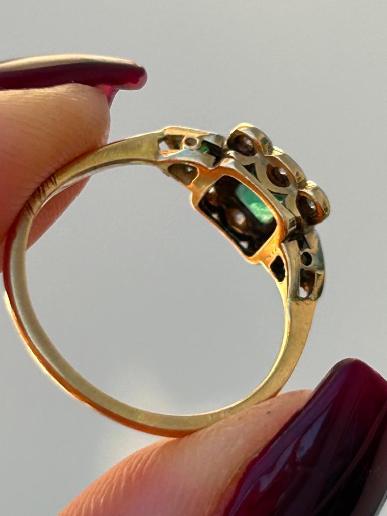 Art Deco Era Emerald and Diamond Ring in 18ct Yellow Gold - Image 8 of 9
