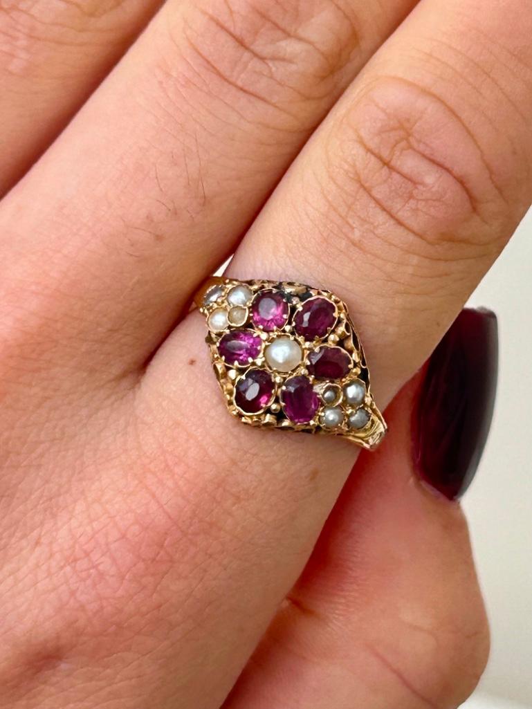 Antique Gold Ruby and Pearl Chunky Cluster Ring - Image 4 of 10