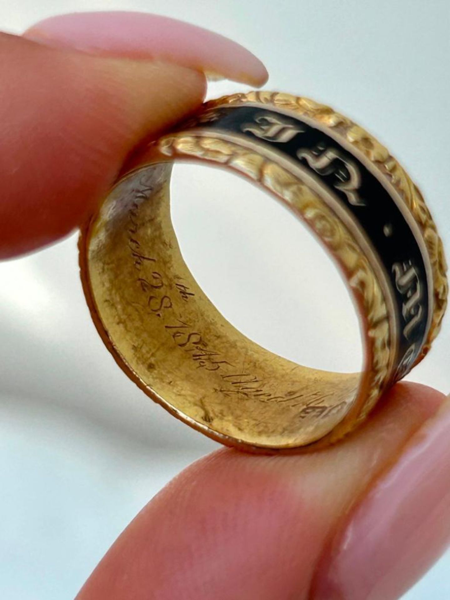 Antique C.1845 Black Enamel Mourning Band Ring in 18ct Gold - Image 7 of 8