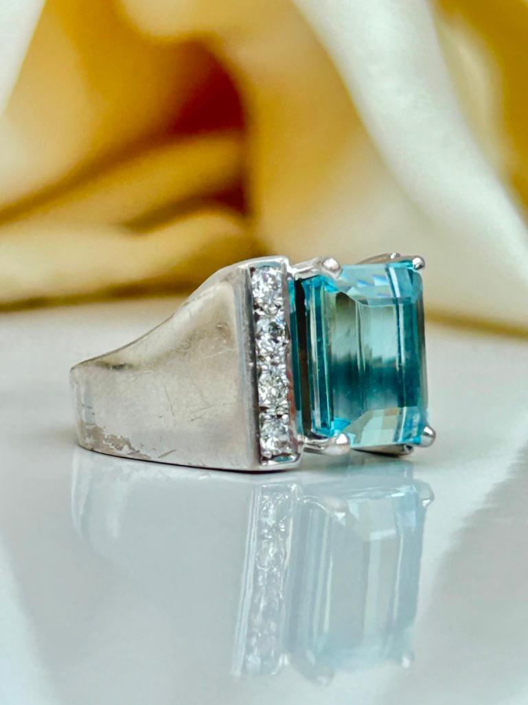 Amazing Modernistic Aquamarine and Diamond Ring in Chunky White Gold - Image 2 of 12