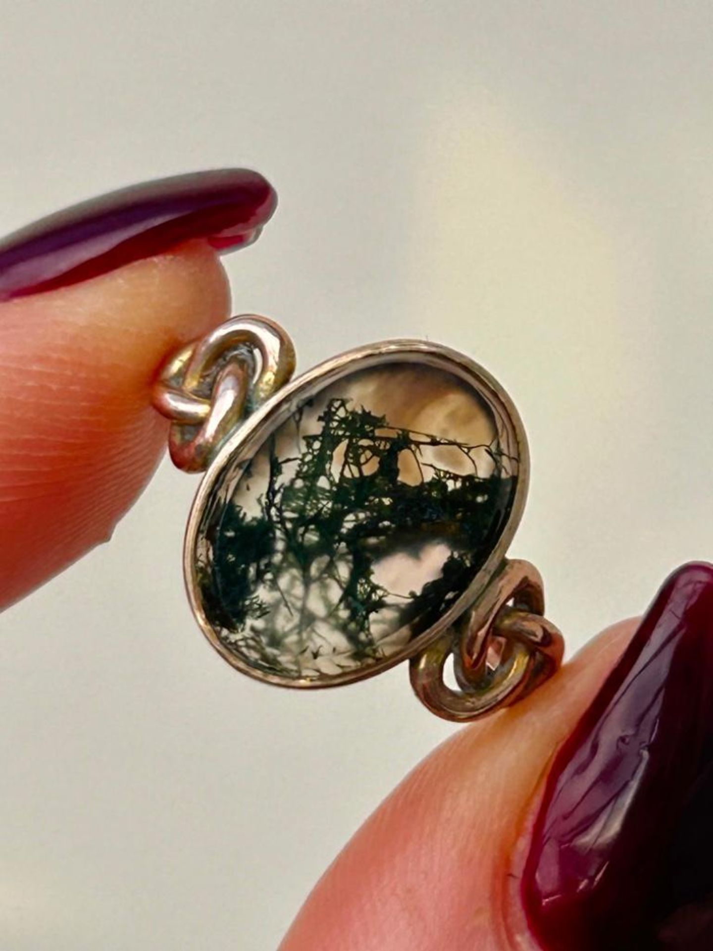 Antique Moss Agate 9ct Gold Ring with Lovers Knot Shoulder Details