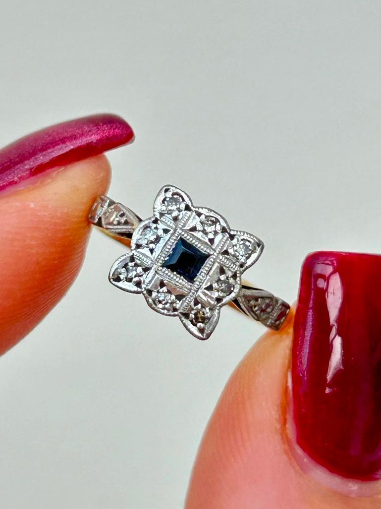 Sweet 18ct Yellow Gold and Platinum Sapphire and Diamond Square Ring - Image 2 of 8