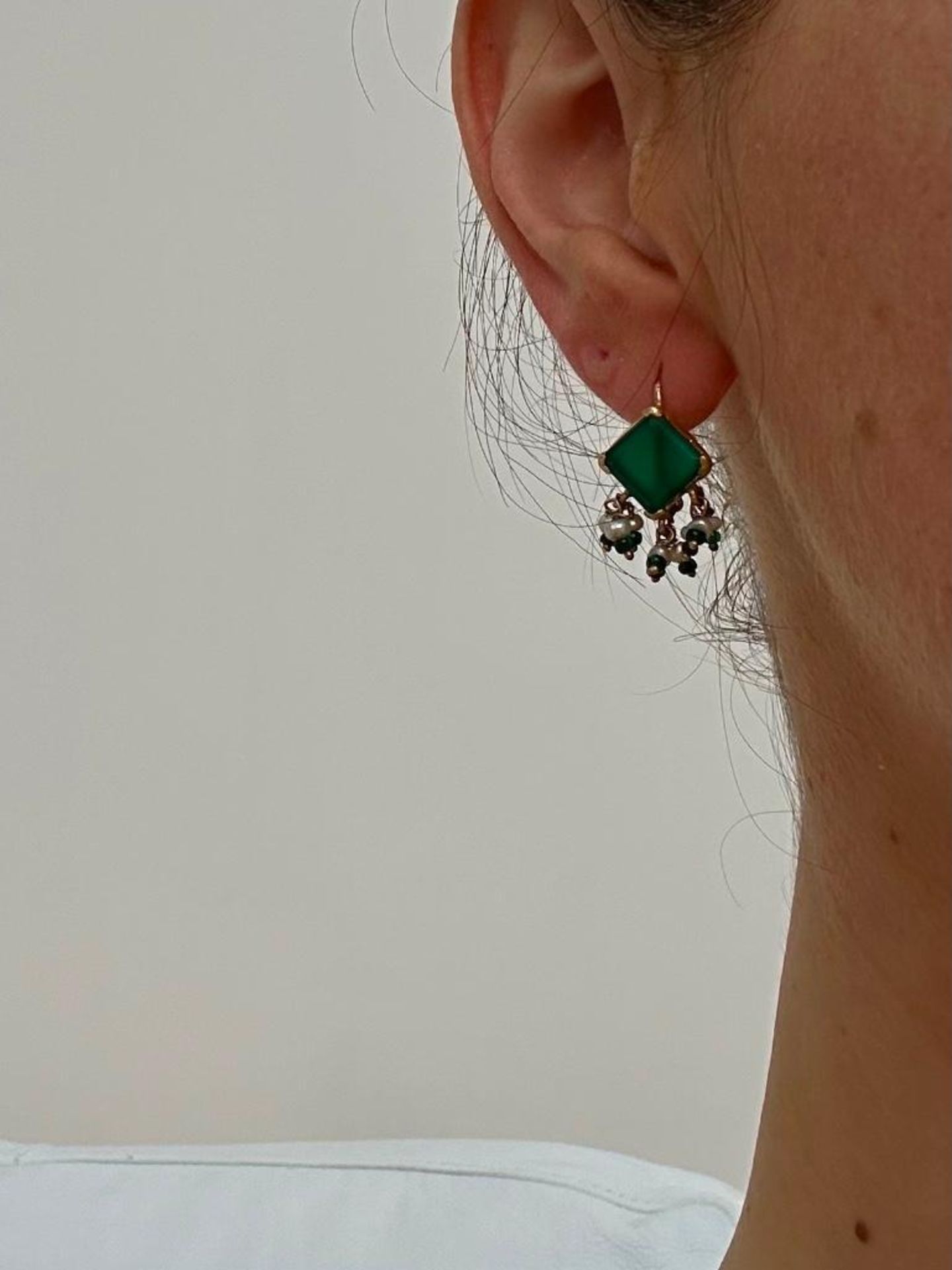 18ct yellow gold chrysoprase and pearl Earrings - Image 2 of 5