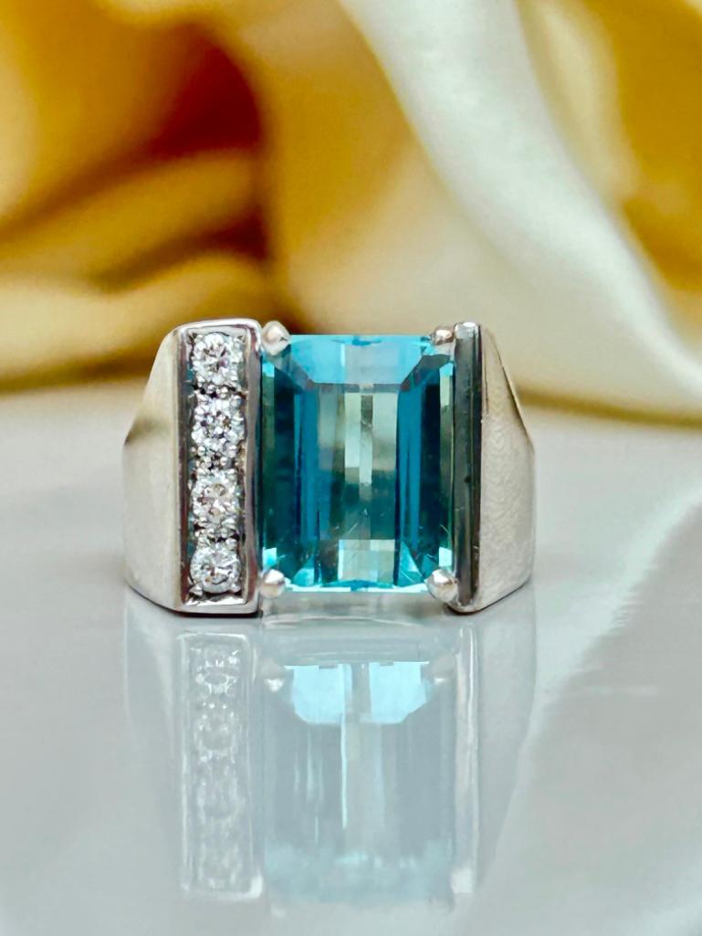 Amazing Modernistic Aquamarine and Diamond Ring in Chunky White Gold