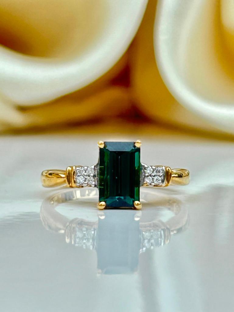 Vintage 18ct Yellow Gold 1.30ct Green Tourmaline and Diamond Ring