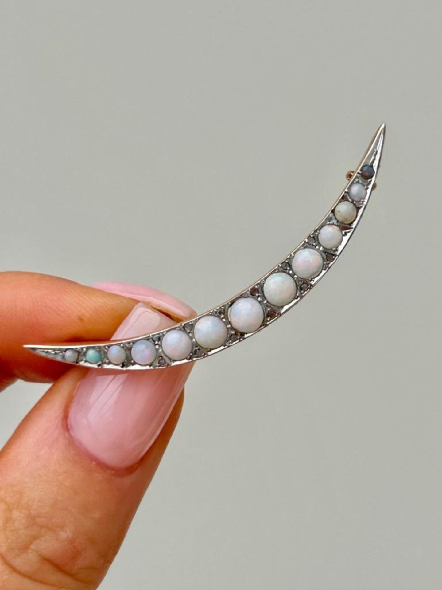 Opal and Diamond Crescent Brooch in 9ct Gold - Image 3 of 8