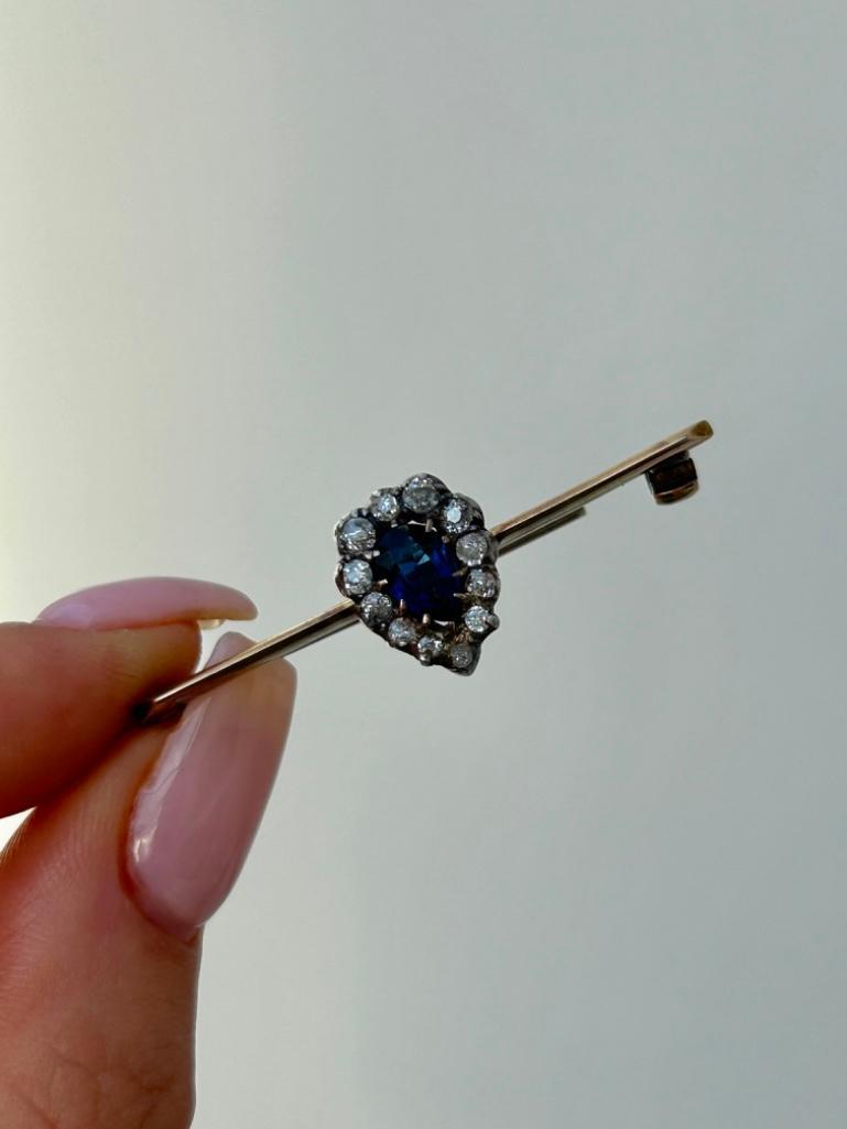 Outstanding Sapphire and Diamond Heart Bar Brooch in Gold AF - Image 4 of 7