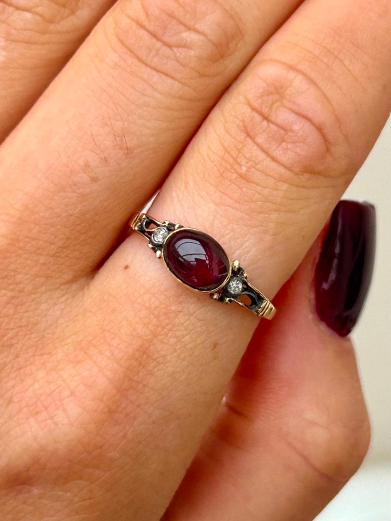 Georgian Cabochon Garnet and Diamond Ring in Gold - Image 5 of 11