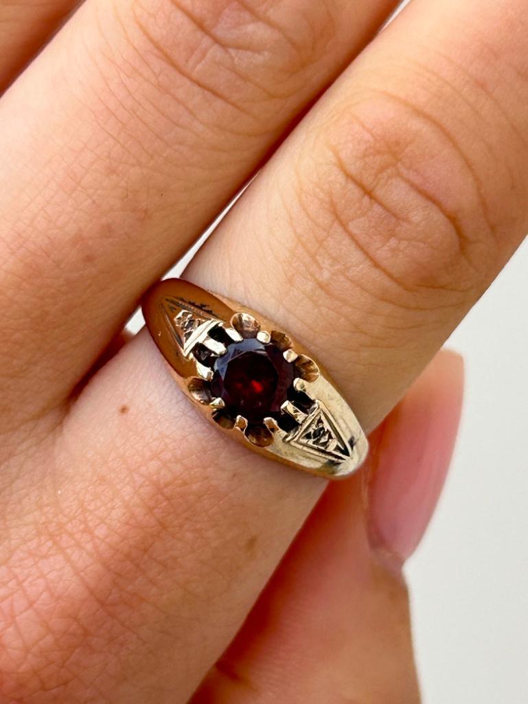 Antique Gold Garnet and Rose Cut Diamond Belcher Ring - Image 2 of 7