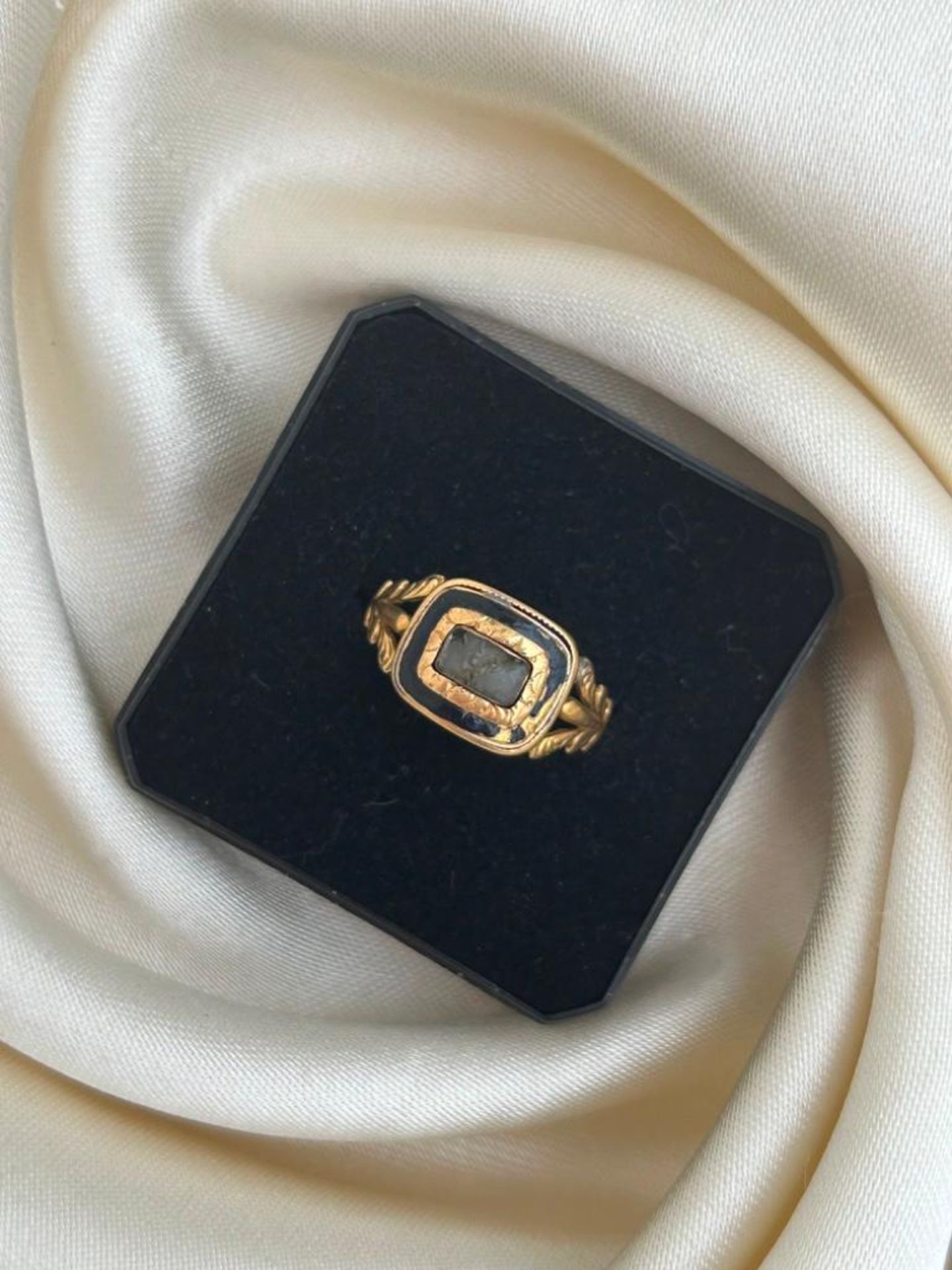 Antique c1827 18ct Yellow Gold Enamel Mourning Band Ring - Image 6 of 7