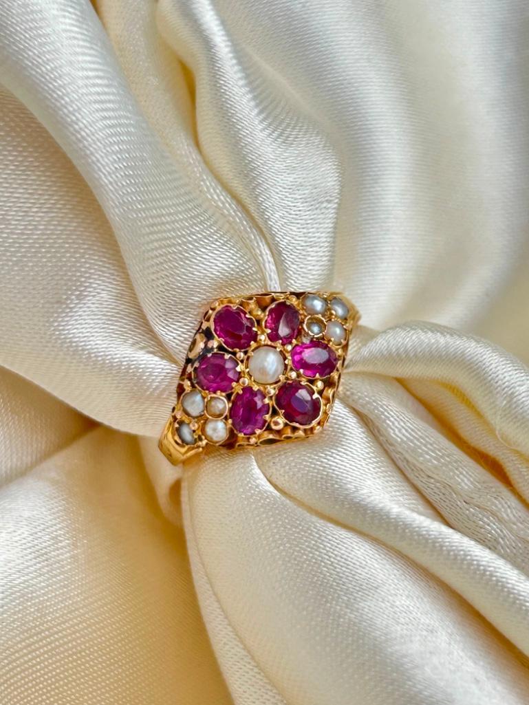 Antique Gold Ruby and Pearl Chunky Cluster Ring - Image 2 of 10