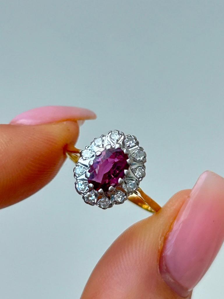 18ct Yellow Gold Ruby and Diamond Cluster Ring - Image 4 of 9