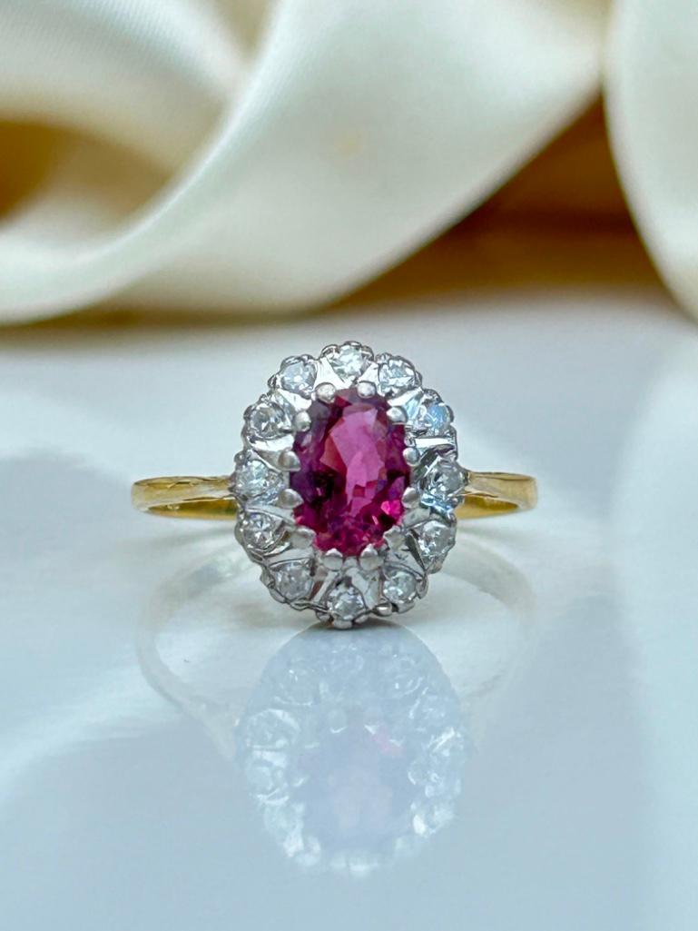 18ct Yellow Gold Ruby and Diamond Cluster Ring - Image 3 of 9