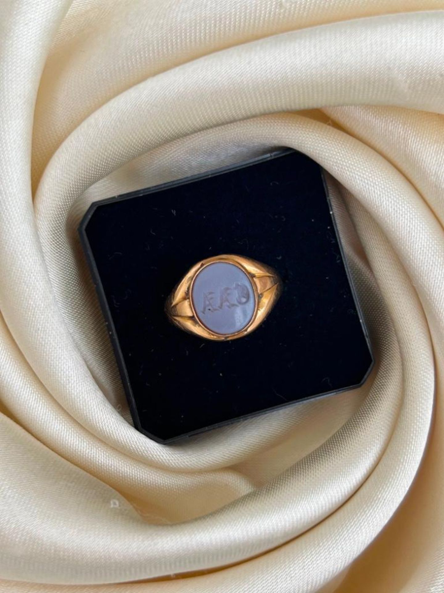 Antique 15ct Yellow Gold Carved Sardonyx Signet Ring - Image 3 of 6