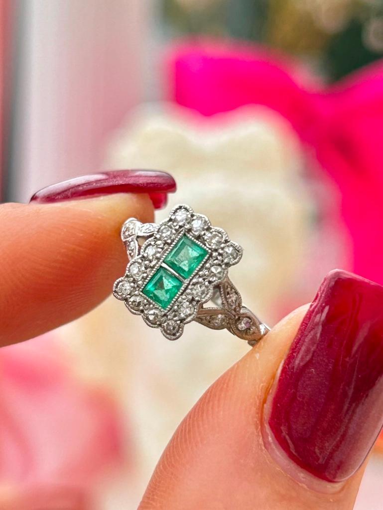 Wonderful Art Deco Era Platinum Emerald and Diamond Ring - Image 4 of 11