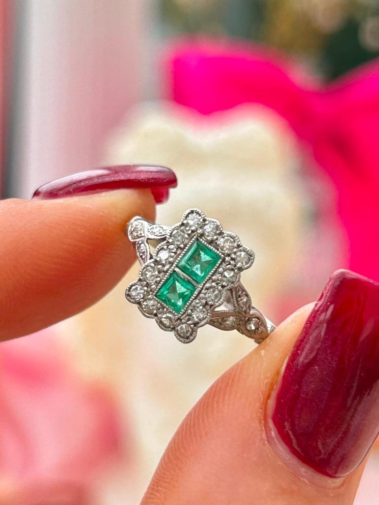 Wonderful Art Deco Era Platinum Emerald and Diamond Ring - Image 3 of 11