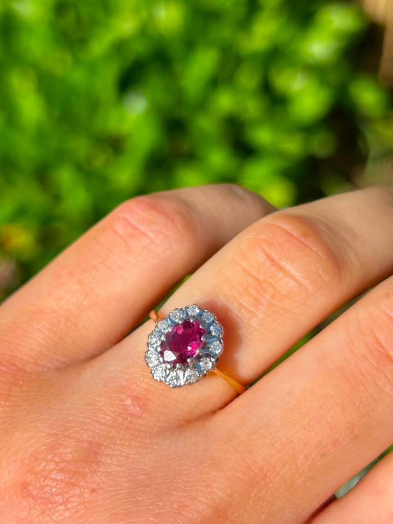 18ct Yellow Gold Ruby and Diamond Cluster Ring - Image 2 of 9