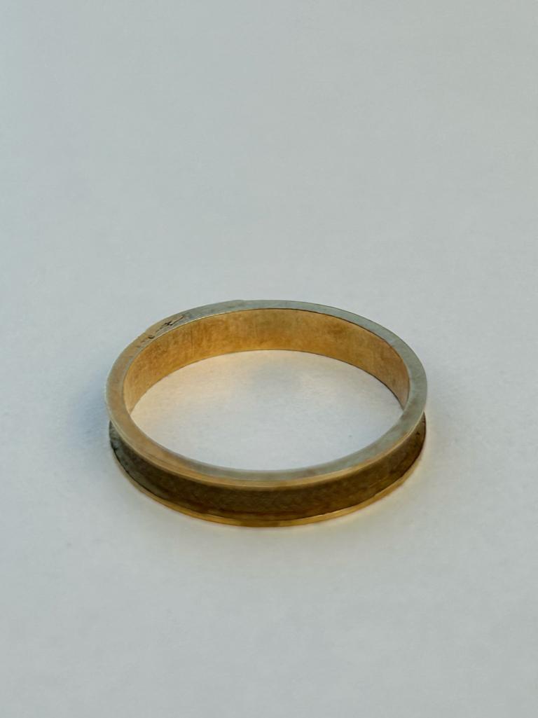 Antique Gold Blonde Hair Surround Mourning Band Ring - Image 5 of 5