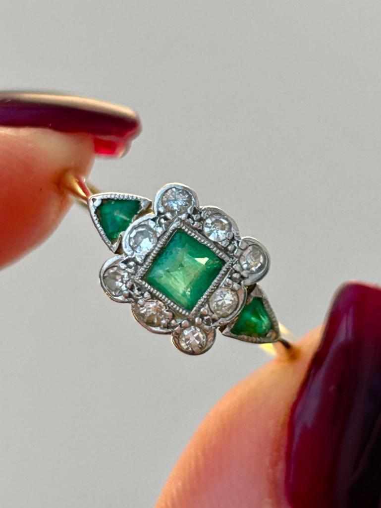 Art Deco Era Emerald and Diamond Ring in 18ct Yellow Gold - Image 9 of 9