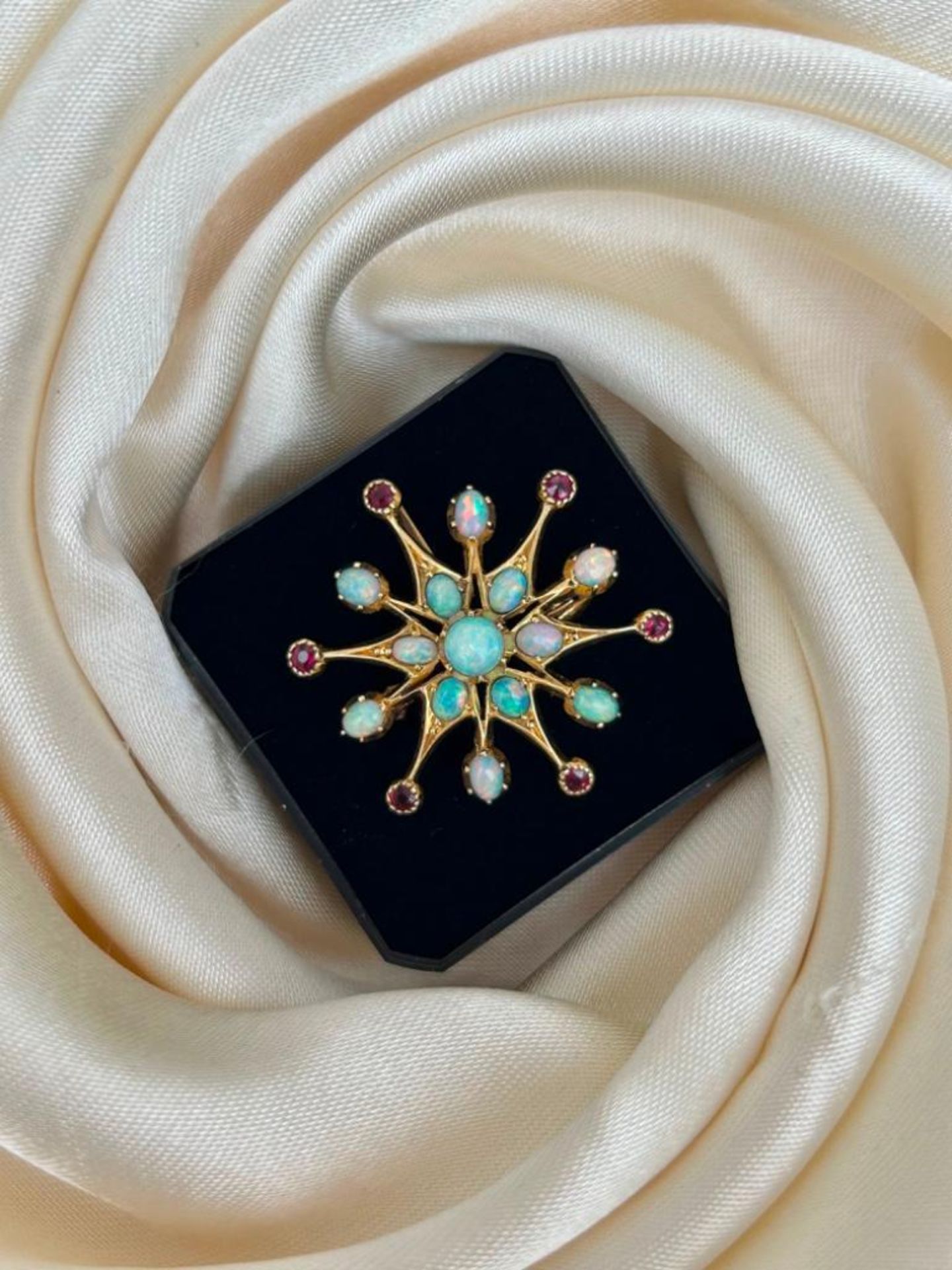 18ct Yellow Gold Ruby and Opal Starburst Brooch / Pendant - Image 5 of 5