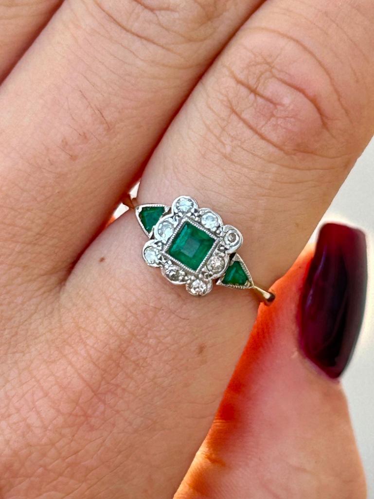 Art Deco Era Emerald and Diamond Ring in 18ct Yellow Gold - Image 4 of 9