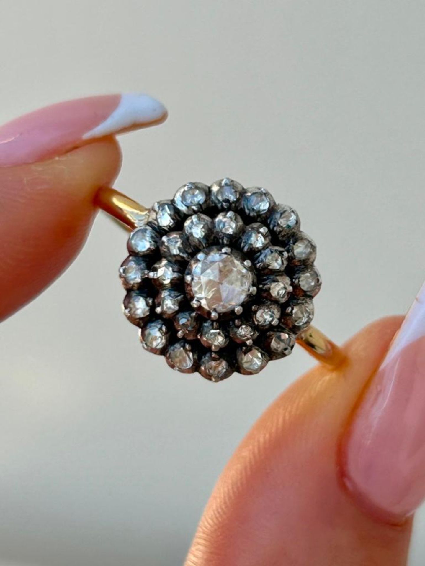 Antique 18ct Yellow Gold Diamond Cluster Ring - Image 4 of 8
