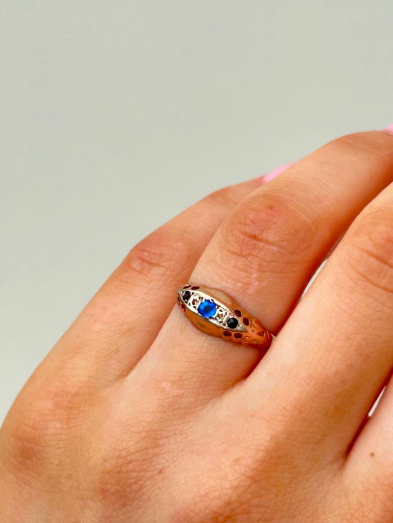 Sweet 9ct Gold Sapphire and Diamond 5 Stone Ring - Image 2 of 8