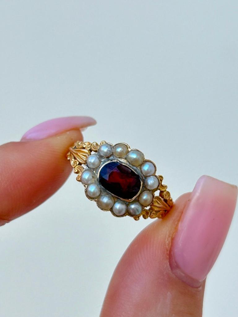 Antique 18ct Yellow Gold Garnet and Pearl Ring - Image 2 of 8