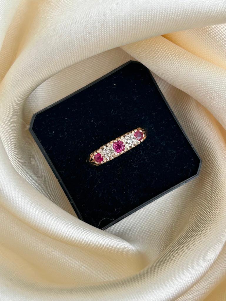 Ruby and Diamond 5 Stone Ring in Yellow Gold - Image 3 of 8