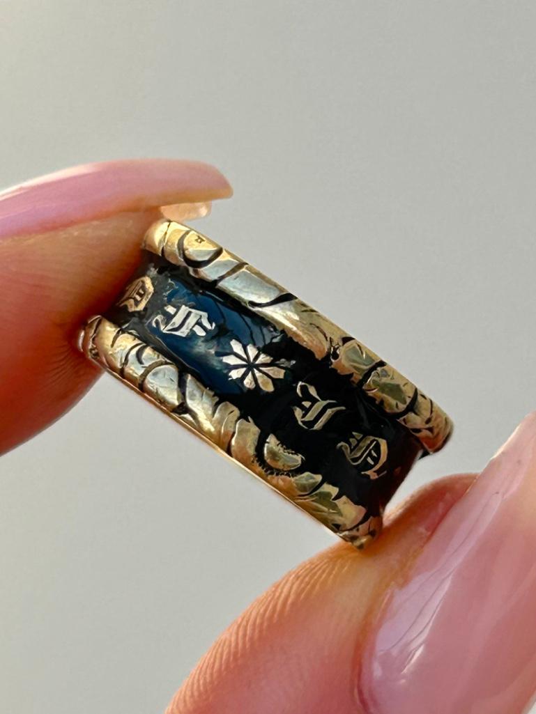 Antique 18ct Yellow Gold Wide Enamel Mourning Band Ring C.1823 - Image 6 of 11