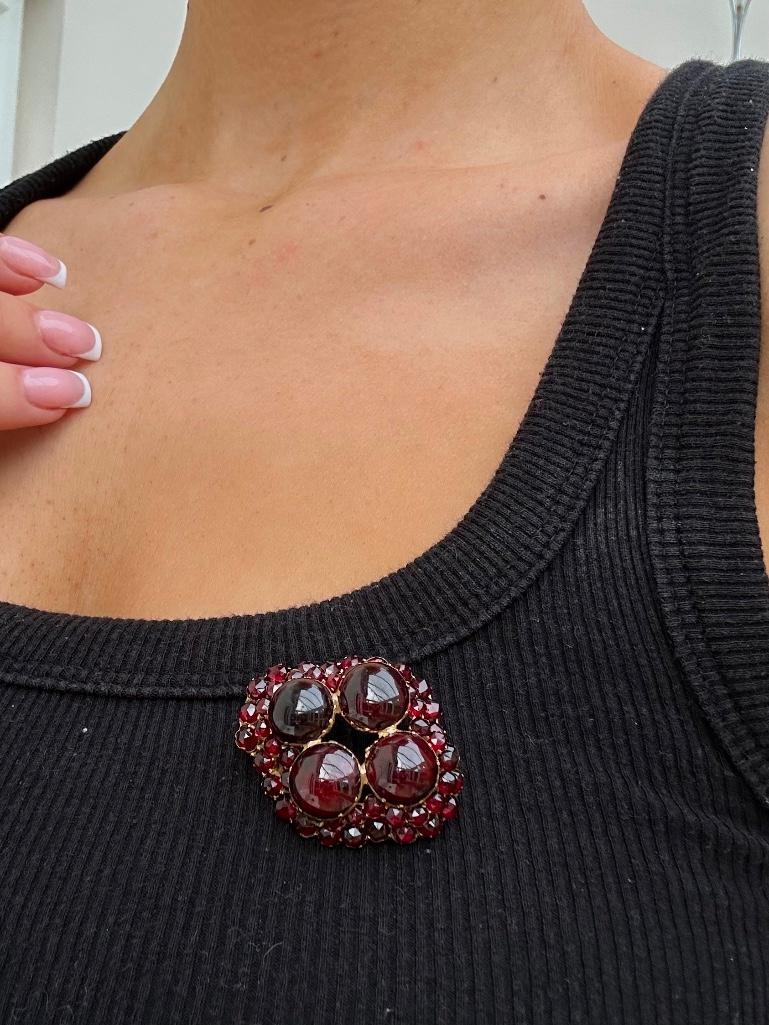 Chunky Cabochon Garnet Antique Brooch - Image 2 of 5