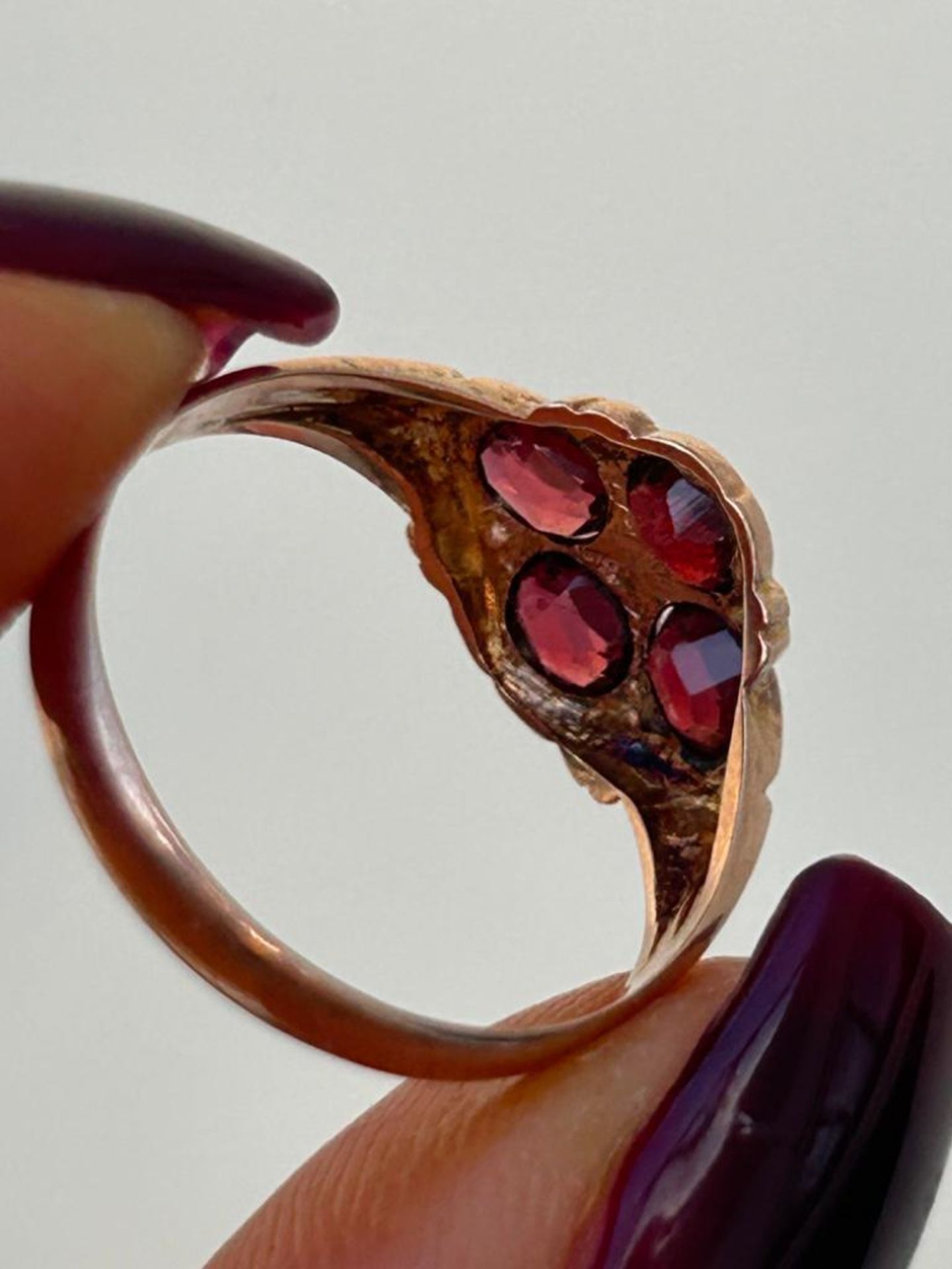 9ct Gold Garnet and Diamond Ring - Image 5 of 6