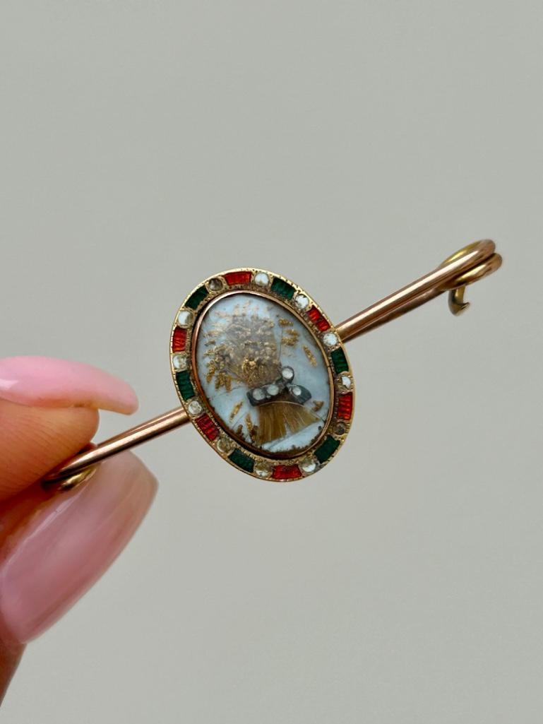 Antique Wheatshef Design with Enamel Halo Gold Brooch