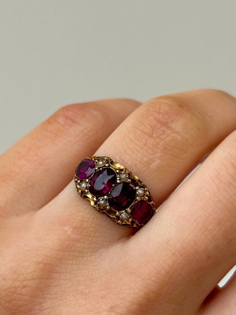 Antique 15ct Yellow Gold Garnet and Pearl Unusual Ring - Image 3 of 7